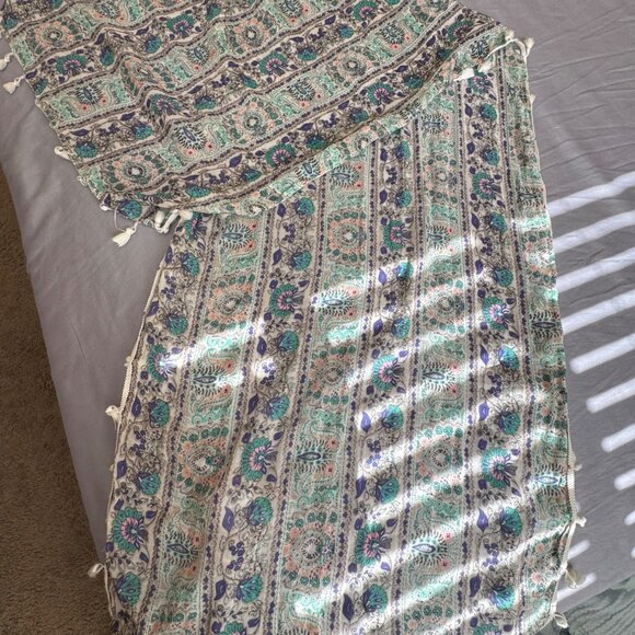Bohemian Floral Paisley Lightweight Scarf With Tassels - Picture 1 of 5